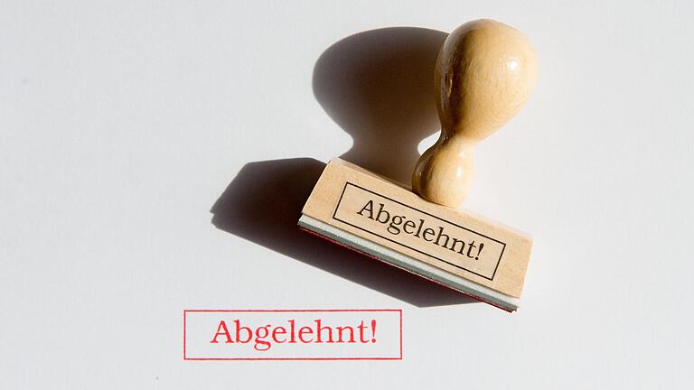 Erst schwarz bauen, dann den Bau nachträglich genehmigen lassen? Gegen dieses Vorgehen will die Gemeinde Theres ein Zeichen setzen und verweigerte deshalb einem Bauantrag das Einvernehmen. Erst schwarz bauen, dann den Bau nachträglich genehmigen lassen? Gegen dieses Vorgehen will die Gemeinde Theres ein Zeichen setzen und verweigerte deshalb einem Bauantrag das Einvernehmen.