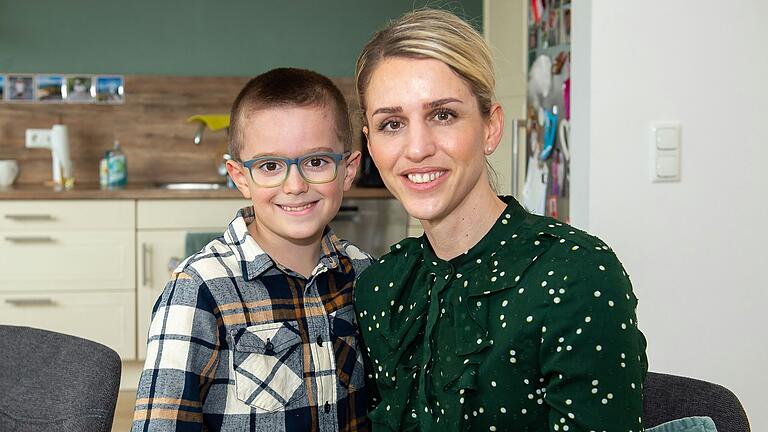 Über den 8. Geburtstag ihres Sohnes am 29. Februar freuen sich Christiane Link (im Bild) und ihr Mann André ganz besonders. Es ist Emilians erster 'richtiger' Geburtstag, den die Familie zu Hause feiern kann. Über den 8. Geburtstag ihres Sohnes am 29. Februar freuen sich Christiane Link (im Bild) und ihr Mann André ganz besonders. Es ist Emilians erster 'richtiger' Geburtstag, den die Familie zu Hause feiern kann.
