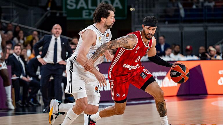 Nick Weiler-Babb - Nick Weiler-Babb (r) und seine Bayern verpassen die Playoffs. Nick Weiler-Babb - Nick Weiler-Babb (r) und seine Bayern verpassen die Playoffs.