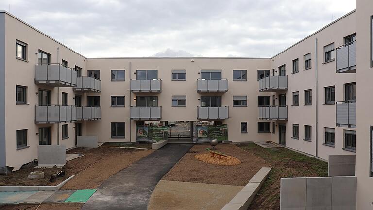 In der Kitzinger Siedlung hat die Bau GmbH voriges Jahr 59 Sozialwohnungen auf den Markt gebracht. Doch sie sind nur Ersatz für die zuvor abgerissenen Blocks. In der Kitzinger Siedlung hat die Bau GmbH voriges Jahr 59 Sozialwohnungen auf den Markt gebracht. Doch sie sind nur Ersatz für die zuvor abgerissenen Blocks.