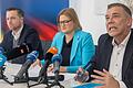 Zum Abschluss der Winterklausur der Landtags-AfD vor der Presse in Schweinfurt: AfD-Fraktionsvize Richard Graupner (rechts), die Fraktionsvorsitzende Katrin Ebner-Steiner und Christoph Maier, Parlamentarischer Geschäftsführer der Partei in&nbsp;Bayern.