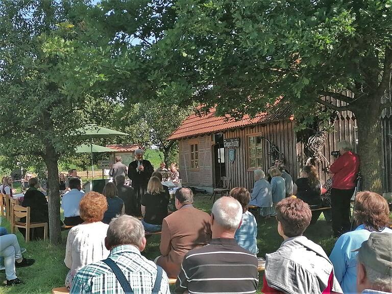 An der Ziegelhütte fand der zweite von drei Gottesdiensten mit Landesbischof Heinrich Bedford-Strohm statt. An der Ziegelhütte fand der zweite von drei Gottesdiensten mit Landesbischof Heinrich Bedford-Strohm statt.