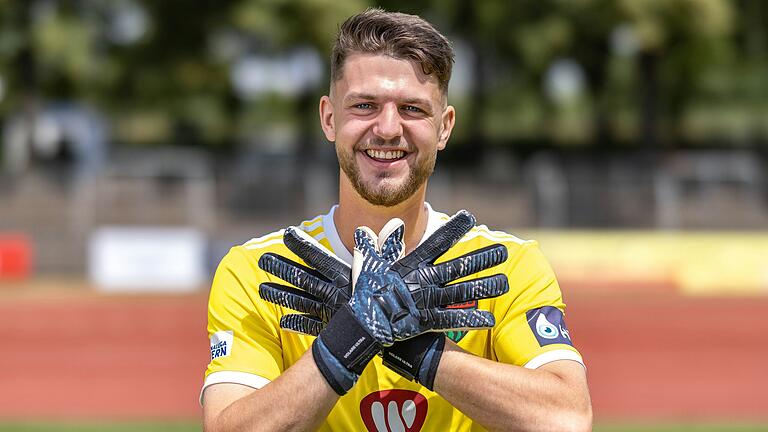 In der Saison 2024/25 Stammtorhüter? Nico Stephan wird nach dem Weggang von Lukas Wenzel die neue Nummer eins sein beim FC 05 Schweinfurt. In der Saison 2024/25 Stammtorhüter? Nico Stephan wird nach dem Weggang von Lukas Wenzel die neue Nummer eins sein beim FC 05 Schweinfurt.