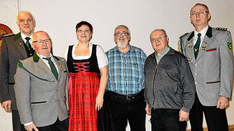 Ehrungen beim KKS Sackenbach: (von links): Gauschützenmeister Thomas Müssig, Josef Vormwald, Sabine Baumeister, Bernd Hofmann, Josef Hannebach, Schützenmeister Peter Sopp. Ehrungen beim KKS Sackenbach: (von links): Gauschützenmeister Thomas Müssig, Josef Vormwald, Sabine Baumeister, Bernd Hofmann, Josef Hannebach, Schützenmeister Peter Sopp.