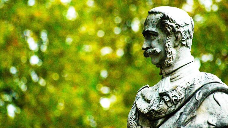 Das Denkmal für Maximilian II. schuf vor 150 Jahren der Kissinger Bildhauer Michael Arnold.       -  Das Denkmal für Maximilian II. schuf vor 150 Jahren der Kissinger Bildhauer Michael Arnold.