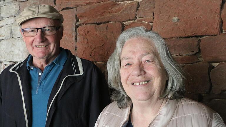 Erhard Leimeister und Lucia Stamm erzählen über ihre Anfänge an der Realschule Marktheidenfeld.