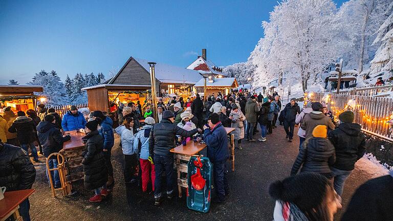 Zahlreiche Besucher kamen zum Adventsmarkt zum Kloster Kreuzberg. Zahlreiche Besucher kamen zum Adventsmarkt zum Kloster Kreuzberg.