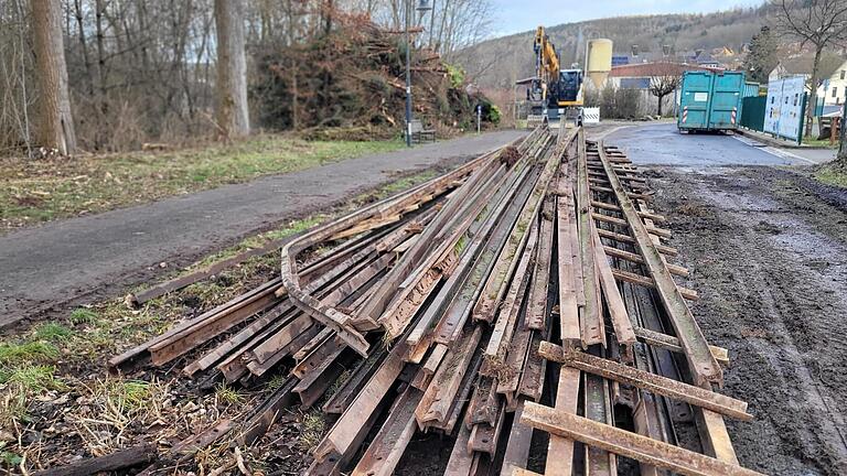 Die Bahngleise am Kirkhamweg werden aktuell entfernt. - Die Bahngleise am Kirkhamweg werden aktuell entfernt. Die Bahngleise am Kirkhamweg werden aktuell entfernt. - Die Bahngleise am Kirkhamweg werden aktuell entfernt.