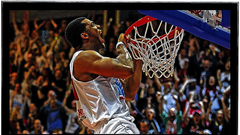 Live und frei empfangbar im TV: die EuroCup-Spiele der Baskets um Jason Boone.Fotos: Frühwirth, thinkstock/ Montage: Grugull Live und frei empfangbar im TV: die EuroCup-Spiele der Baskets um Jason Boone.Fotos: Frühwirth, thinkstock/ Montage: Grugull