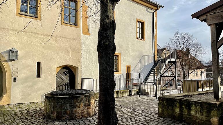 Die Brandschutzmaßnahmen am Bürgerspital in Gerolzhofen sind abgeschlossen. Die Brandschutzmaßnahmen am Bürgerspital in Gerolzhofen sind abgeschlossen.
