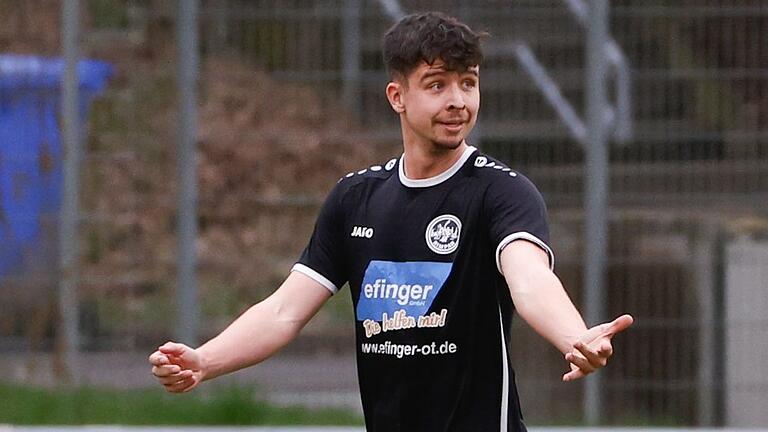 Louis Reinhart glich für den ASV Rimpar im Landesliga-Auswärtsspiel bei der DJK Dampfach mit einem Elfmeter den Halbzeit-Rückstand aus. Das Foto entstand im ASV-Heimspiel gegen Frammersbach. Louis Reinhart glich für den ASV Rimpar im Landesliga-Auswärtsspiel bei der DJK Dampfach mit einem Elfmeter den Halbzeit-Rückstand aus. Das Foto entstand im ASV-Heimspiel gegen Frammersbach.
