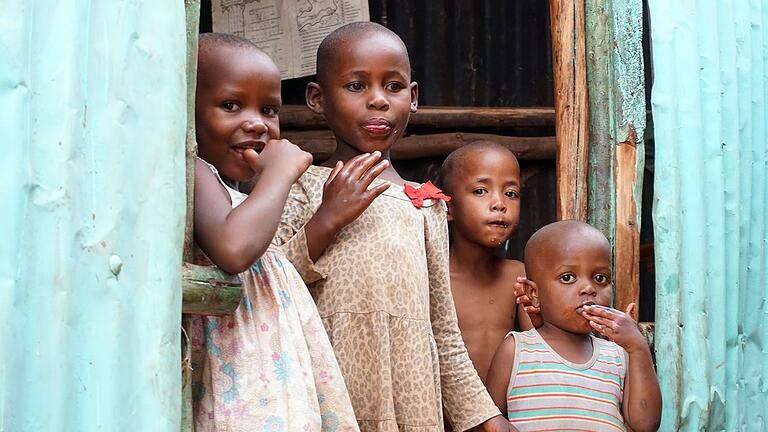 Das Projekt Hope for Katanga Kids schafft ein sicheres Zuhause für viele Kinder, etliche davon sind Vollwaisen. Das Projekt Hope for Katanga Kids schafft ein sicheres Zuhause für viele Kinder, etliche davon sind Vollwaisen.