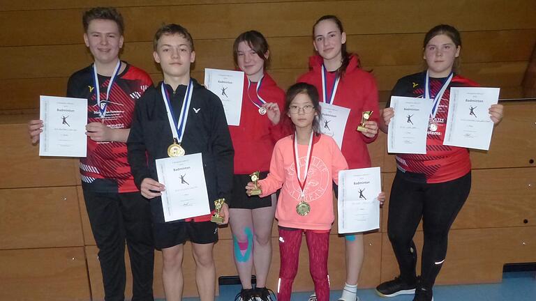 Auf dem Foto Simon Voigt, Jannis Gierer, Lena Köhler, Anya Sun, Anne Jetschni, Lodde Schad.