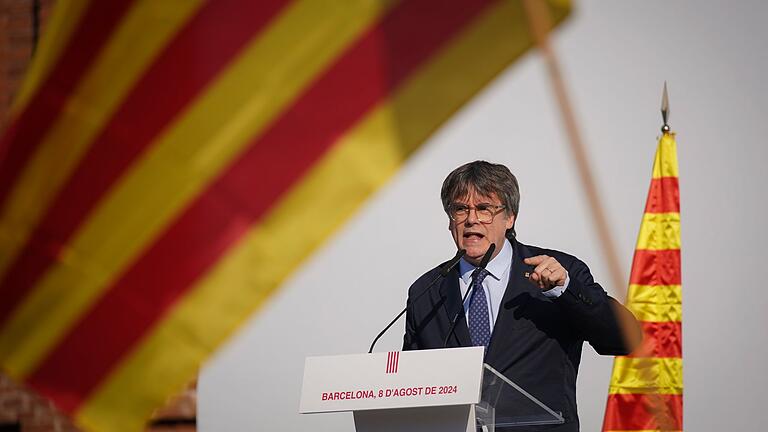Carles Puigdemont       -  Nach der Rede verschwand Puigdemont von der Bildfläche. Die Polizei leitete eine Großfahndung ein. (Archivbild)