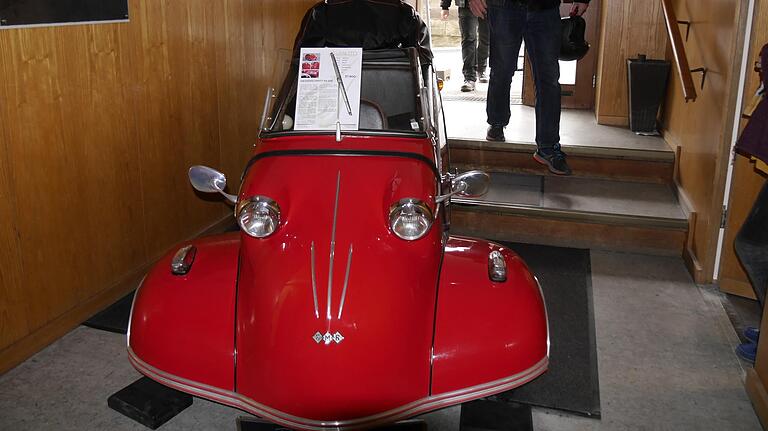 Glanzstück der Ausstellung: Der futuristische Messerschmitt Kabinenroller 200 aus den 1950ern. Glanzstück der Ausstellung: Der futuristische Messerschmitt Kabinenroller 200 aus den 1950ern.