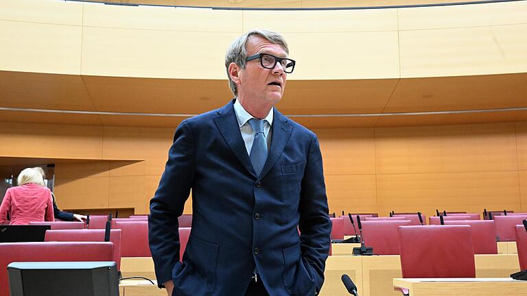 Bayerischer Landtag - Aussschuss.jpeg       -  Der ehemalige Bahn-Vorstand Ronald Pofalla überraschte manchen mit seiner Aussage im Untersuchungsausschuss Stammstrecke im Bayerischen Landtag.