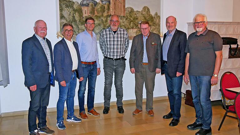 Wahlen fanden beim Katholischen Männerverein St. Hubertus, Fährbrück, statt. Im Bild (von links): Wilhelm Issing, Werner Volkmuth, der neue Schriftführer Jürgen Wolf, Norbert Hart (stellvertretender Vorsitzender), der bisherige Vorsitzende Bruno Strobel und der neugewählte Vorsitzende Eberhard Nuß sowie Schatzmeister Norbert Wendel. Es fehlt der neue dritte Vorsitzende Manfred Ländner. Wahlen fanden beim Katholischen Männerverein St. Hubertus, Fährbrück, statt. Im Bild (von links): Wilhelm Issing, Werner Volkmuth, der neue Schriftführer Jürgen Wolf, Norbert Hart (stellvertretender Vorsitzender), der bisherige Vorsitzende Bruno Strobel und der neugewählte Vorsitzende Eberhard Nuß sowie Schatzmeister Norbert Wendel. Es fehlt der neue dritte Vorsitzende Manfred Ländner.