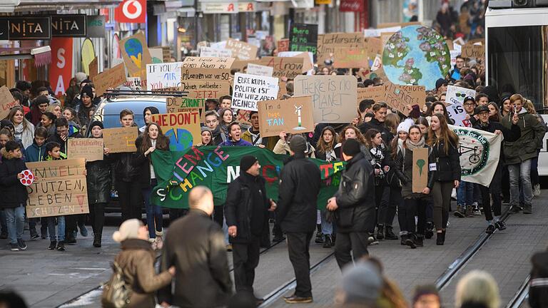 Vor einem Jahr gingen die Fridays-for-Future-Demonstranten zum ersten Mal auf die Straße. Vor einem Jahr gingen die Fridays-for-Future-Demonstranten zum ersten Mal auf die Straße.