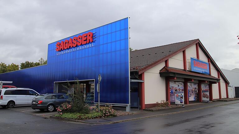 In den Getränkemarkt in der Saalestraße von Bad Neustadt ist eingebrochen worden.