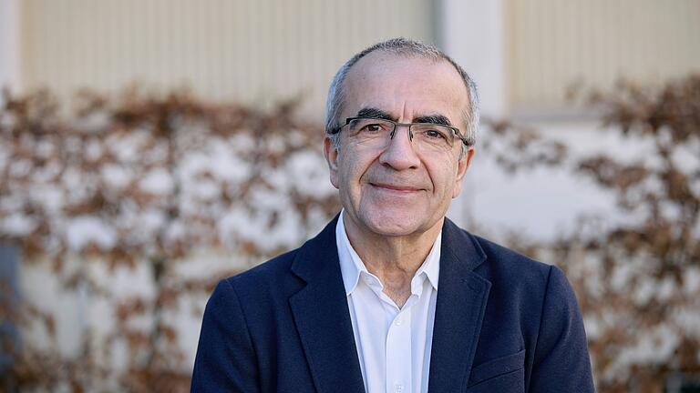 Süleyman Gögercin setzt sich im Ruhestand für die Nachbarschaftshilfe und die Gemeinde Kürnach ein. Süleyman Gögercin setzt sich im Ruhestand für die Nachbarschaftshilfe und die Gemeinde Kürnach ein.