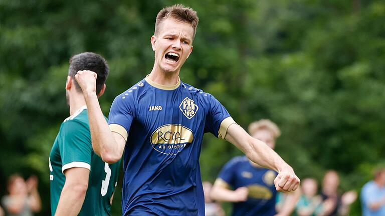 Jawoll: Luca Röder vom FV Karlstadt feiert seinen Treffer zum 3:0-Endstand gegen den TSV Homburg. Jawoll: Luca Röder vom FV Karlstadt feiert seinen Treffer zum 3:0-Endstand gegen den TSV Homburg.