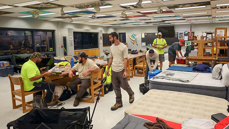 Hurrikan &bdquo;Milton&rdquo; in Florida       -  Eine Schule in New Port Richey dienst als Notunterkunft.