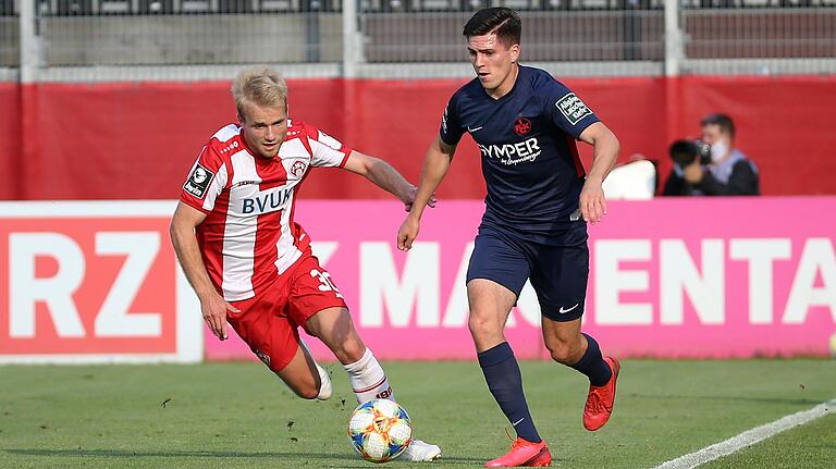 Wäre bei einer möglichen Relegation gegen den FC Nürnberg mit von der Partie - und zwar im Trikot der Rothosen: Simon Rhein (links, hier gegen Lauterns Dominik Schad) Wäre bei einer möglichen Relegation gegen den FC Nürnberg mit von der Partie - und zwar im Trikot der Rothosen: Simon Rhein (links, hier gegen Lauterns Dominik Schad)