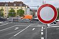 Dieses Schild an der Siligmüllerbrücke im unteren Frauenland in Würzburg ist bald Geschichte. Ihre Eröffnung steht kurz bevor.