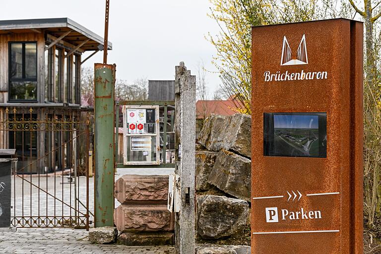 Der Biergarten des 'Brückenbaron' in Bolzhausen öffnet bei schönem Wetter seinen Außenbereich. Der Biergarten des 'Brückenbaron' in Bolzhausen öffnet bei schönem Wetter seinen Außenbereich.