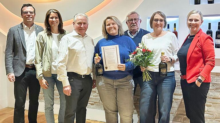 Auf dem Foto von links: 1. Bgm. Oliver Schulze, 2. Vorsitzende Steffi Reichert, 1. Vorsitzender Helmut Heimrich, Verena Wachter-Spiegel, Kassier Klaus Birkmeyer, Daniela Schäfer, Geschäftsführerin Yvonne Zeidler. Auf dem Foto von links: 1. Bgm. Oliver Schulze, 2. Vorsitzende Steffi Reichert, 1. Vorsitzender Helmut Heimrich, Verena Wachter-Spiegel, Kassier Klaus Birkmeyer, Daniela Schäfer, Geschäftsführerin Yvonne Zeidler.