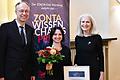 Bei der Verleihung (von links): Professor Wilfried Kunde, Preisträgerin Katharina Schwarz und Ilka Klose, Präsidentin des Zonta-Clubs Würzburg.