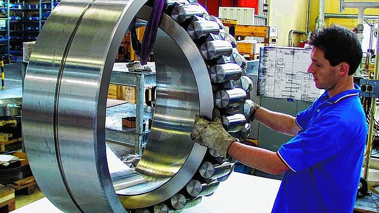 SKF - Die Großlagerfertigung bei SKF wird mit 15 Millionen Euro fit für die digitalisierte und vernetzte Produktionszukunft gemacht. SKF - Die Großlagerfertigung bei SKF wird mit 15 Millionen Euro fit für die digitalisierte und vernetzte Produktionszukunft gemacht.