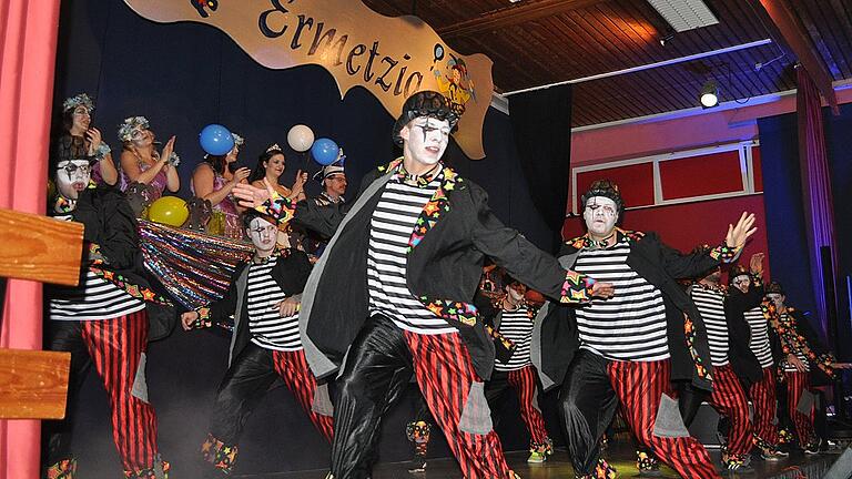Das Männerballett war wieder ein Stimmungsgarant.