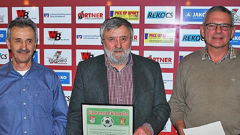 Dieses Köhler-Trio stand in den letzten 24 Jahren als 1. Vorsitzender an der Spitze des TSV Aubstadt (von links): Herbert (seit 2014), Reinhard (von 2008 bis 2014) und Wolfgang (von 1996 bis 2008). Das Foto entstand vor der Corona-Krise. Dieses Köhler-Trio stand in den letzten 24 Jahren als 1. Vorsitzender an der Spitze des TSV Aubstadt (von links): Herbert (seit 2014), Reinhard (von 2008 bis 2014) und Wolfgang (von 1996 bis 2008). Das Foto entstand vor der Corona-Krise.