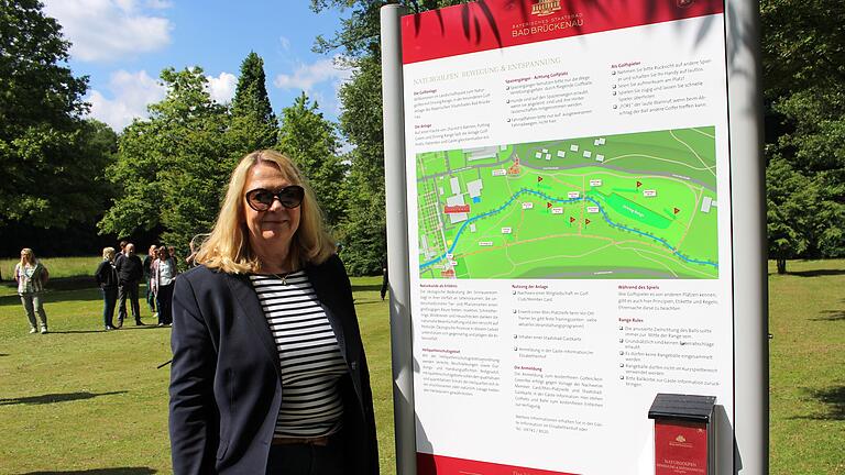 Kurdirektorin Andrea Schallenkammer eröffnete Mitte Juni den neuen Naturgolfplatz im Staatsbad Bad Brückenau. - Kurdirektorin Andrea Schallenkammer eröffnete Mitte Juni den neuen Naturgolfplatz im Staatsbad Bad Brückenau. Kurdirektorin Andrea Schallenkammer eröffnete Mitte Juni den neuen Naturgolfplatz im Staatsbad Bad Brückenau. - Kurdirektorin Andrea Schallenkammer eröffnete Mitte Juni den neuen Naturgolfplatz im Staatsbad Bad Brückenau.