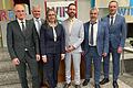 Einführung des neuen Schulleiters der 'Wallburg-Realschule' (von links): Landrat Wilhelm Schneider, Steffen Vogel, Tabinda Plischke, Stefan Greb, Marcus Ramsteiner und&nbsp; Michael Ziegler.