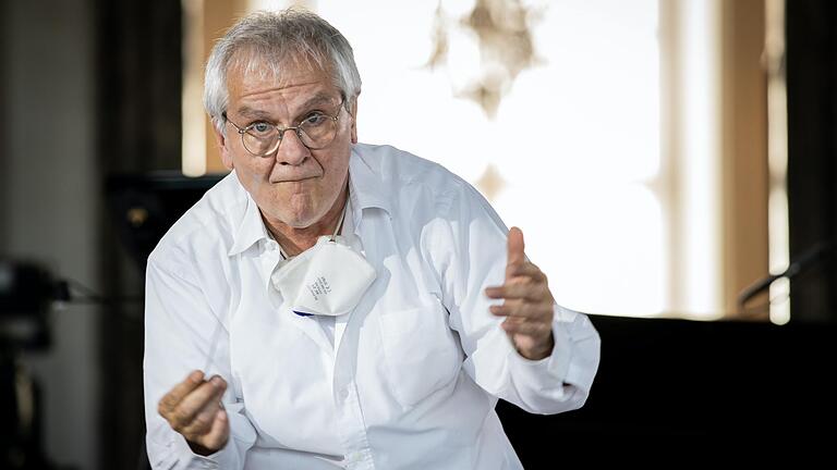 'Leider spielt man heute wichtige Stücke so, als seien sie unwichtig.' Reinhard Goebel bei der Probe für den Mozartfest-Livestream im Kaisersaal.