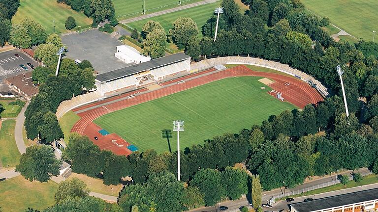 Luftbild des Schweinfurter Sachs-Stadions. Luftbild des Schweinfurter Sachs-Stadions.
