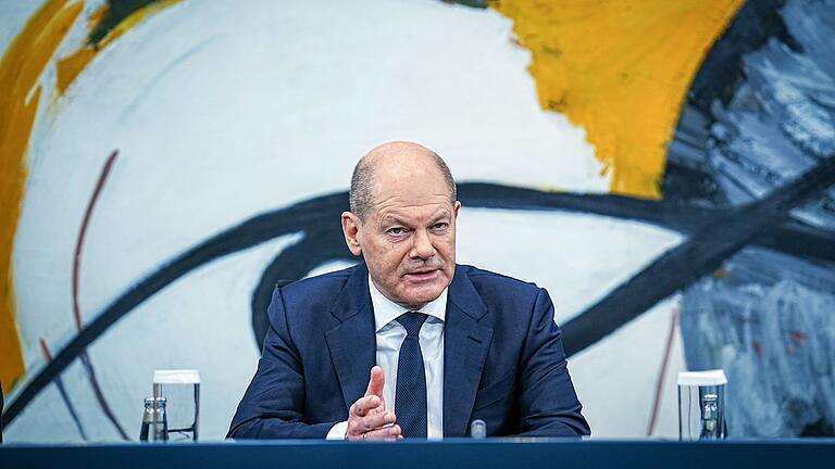 Ministerpräsidentenkonferenz mit Bundeskanzler Olaf Scholz - Kanzler Olaf Scholz gab nach einee Bund-Länder-Runde die Ergebnisse auch zu Corona bekannt - ein damals gewohntes Bild. Ministerpräsidentenkonferenz mit Bundeskanzler Olaf Scholz - Kanzler Olaf Scholz gab nach einee Bund-Länder-Runde die Ergebnisse auch zu Corona bekannt - ein damals gewohntes Bild.