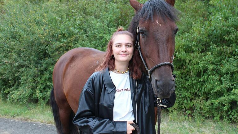 Franziska Kropf aus Mainbernheim verbringt nach den Vorlesungen viel Zeit mit ihrem Pferd. Franziska Kropf aus Mainbernheim verbringt nach den Vorlesungen viel Zeit mit ihrem Pferd.