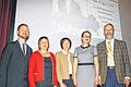 Vorfreude auf &bdquo;Frl. Schmitt&ldquo;: Bürgermeister Thorsten Wozniak, die Vorsitzende des Historischen Vereins, Sabine Wolf, stellvertretende Landrätin Christine Bender, Regisseurin Silvia Kirchhof (Kleines Stadttheater) und der Würzburger Geschichtsprofessor Dr. Rainer Leng.