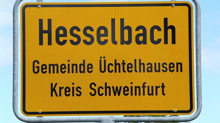 Das Ortsschild von Hesselbach (Gemeinde Üchtelhausen) soll ortseinwärts versetzt werden. Das Ortsschild von Hesselbach (Gemeinde Üchtelhausen) soll ortseinwärts versetzt werden.