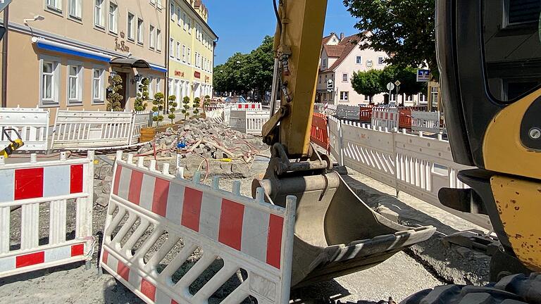 Das Nahwärmenetz wird ausgebaut: Die Innenstadt von Ostheim ist derzeit eine große Baustelle. Während des Stadtfestes am 17. und 18. Juni pausieren die Bauarbeiten.&nbsp;