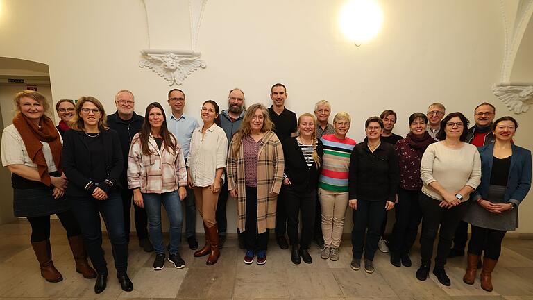 Treffen der MFM-Regionalgruppe. - Treffen der MFM-Regionalgruppe. Das Bild zeigt von links: Rita Buhlheller, Manuela Bowitz, Sabine Wolz, Thomas Reitelbach, Sabine Dorbath, Dr. Stefan Heining, Vanessa Seufert, Georg Harpf, Nicole Krauss-Mühleib, André Hannes, Martina Krines, Wolfgang Pfeifer, Renate Schmalzl, Daniela Steinmetz, Thomas Riedmann, Judith Köck, Michael Marx, Martina Braunwart, Kai Brigandt und Susanne Kern. Treffen der MFM-Regionalgruppe. - Treffen der MFM-Regionalgruppe. Das Bild zeigt von links: Rita Buhlheller, Manuela Bowitz, Sabine Wolz, Thomas Reitelbach, Sabine Dorbath, Dr. Stefan Heining, Vanessa Seufert, Georg Harpf, Nicole Krauss-Mühleib, André Hannes, Martina Krines, Wolfgang Pfeifer, Renate Schmalzl, Daniela Steinmetz, Thomas Riedmann, Judith Köck, Michael Marx, Martina Braunwart, Kai Brigandt und Susanne Kern.