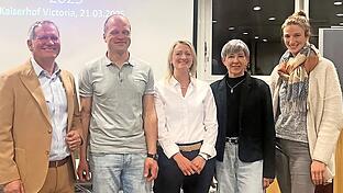 Der alte Vorstand ist auch der neue: (von links) Horst Waldner (1. Vorsitzender), Ralf Wiechert (2. Vorsitzender), Simone Schmitt (Schatzmeisterin), Carmen Smith (Reitwartin) und Martina Kohlhepp-Bangert (Schriftführerin).       -  Der alte Vorstand ist auch der neue: (von links) Horst Waldner (1. Vorsitzender), Ralf Wiechert (2. Vorsitzender), Simone Schmitt (Schatzmeisterin), Carmen Smith (Reitwartin) und Martina Kohlhepp-Bangert (Schriftführerin).