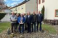 Von links: Bisheriger Obmann Alfons Weth, Oswald Döpfert, bisheriger stellvertretender Obmann Fridolin Weth, Walter Kaspar, Hansjürgen Kuhn, Erster Bürgermeister Christian Keller, neuer stellvertretender Obmann Norbert Hartmann und neuer Obmann Norbert Bauer.