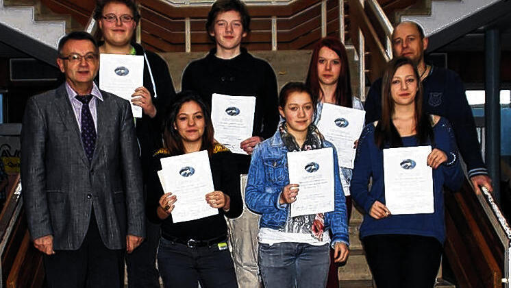 Wertvolles geleistet: (hinten von links) Christoph Saubert, Tobias Bader, Kathrin Christel, Lutz Saubert sowie (vorne von links) Manfred Hußlein, Janina Bayer, Britta Holzberger und Alina Langer.