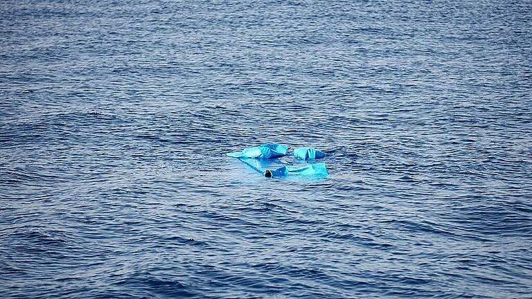 fabian heinz schlauchboot tot       -  Was ist mit den Menschen passiert, die in diesem Gummiboot saßen?FOTO: FABIAN HEINZ