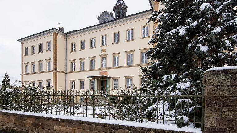 Die umstrittene Gemeinschaft 'Go&amp;Change' kaufte 2017 das ehemalige Kloster 'Maria Schnee' in Lülsfeld.