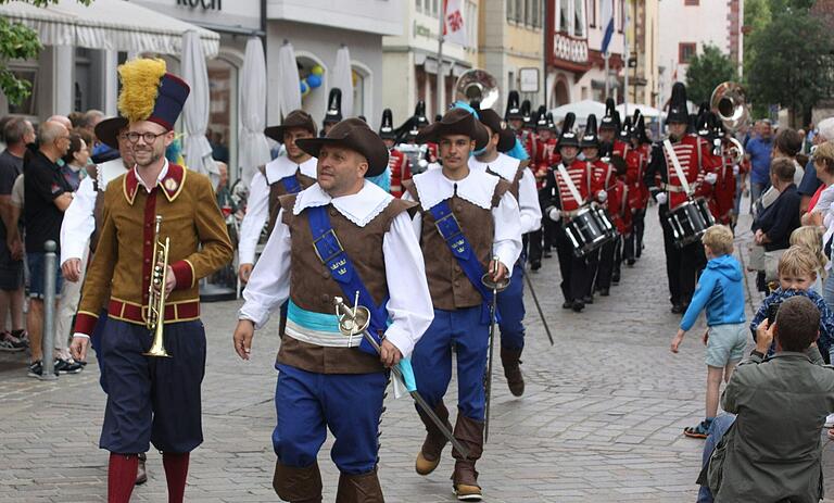Vom Auftritt des Schwedenkönigs Gustav Adolf bis zur großen Abschlussparty war der erste Karschter Mittsommer im vergangenen Jahr ein Erfolg. Vom Auftritt des Schwedenkönigs Gustav Adolf bis zur großen Abschlussparty war der erste Karschter Mittsommer im vergangenen Jahr ein Erfolg.